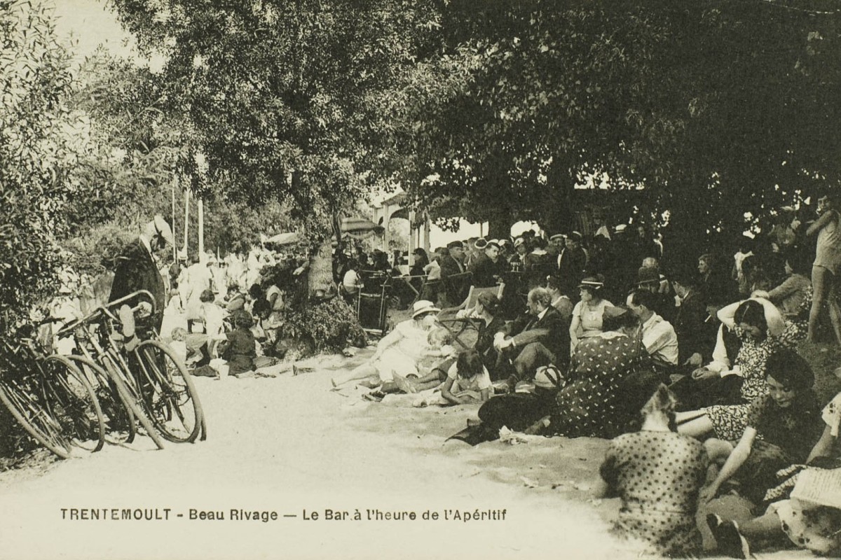 Trentemoult-Beau-Rivage-Le_bar_a_lheure_de_laperitif-2