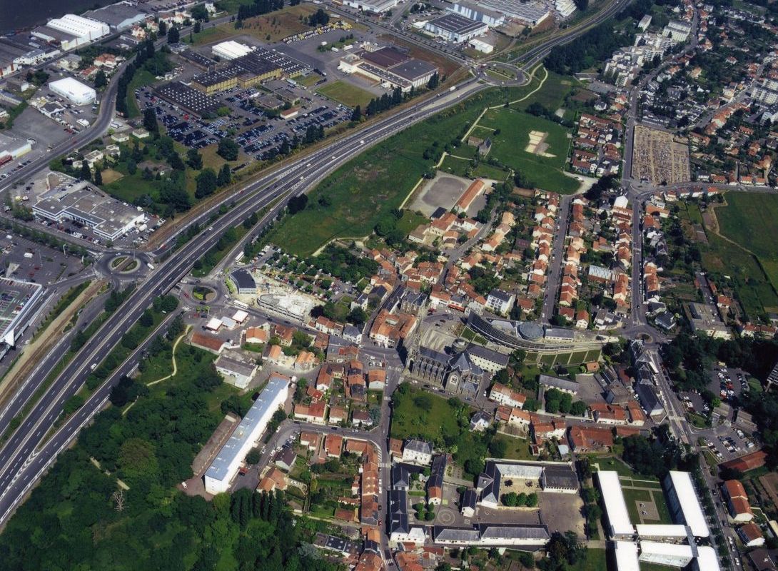 AMRezé_550W_341_05_5-2001-vue-ouest