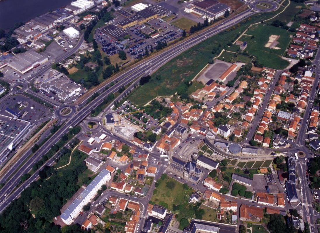 550W_341_13_42_mai-2001-ouest