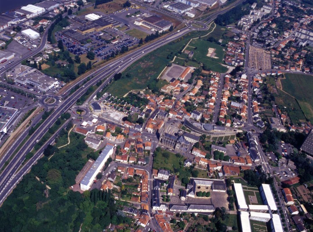 AMRezé_550W_341_13_46_mai_2001-ouest