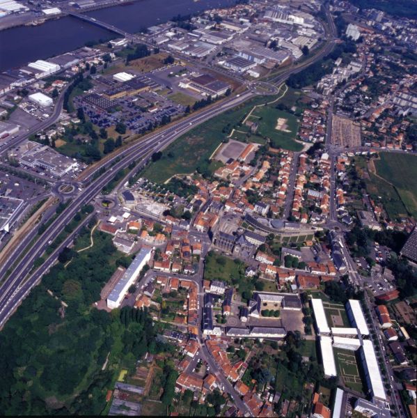 AMRezé_550W_341_13_46_mai_2001-ouest