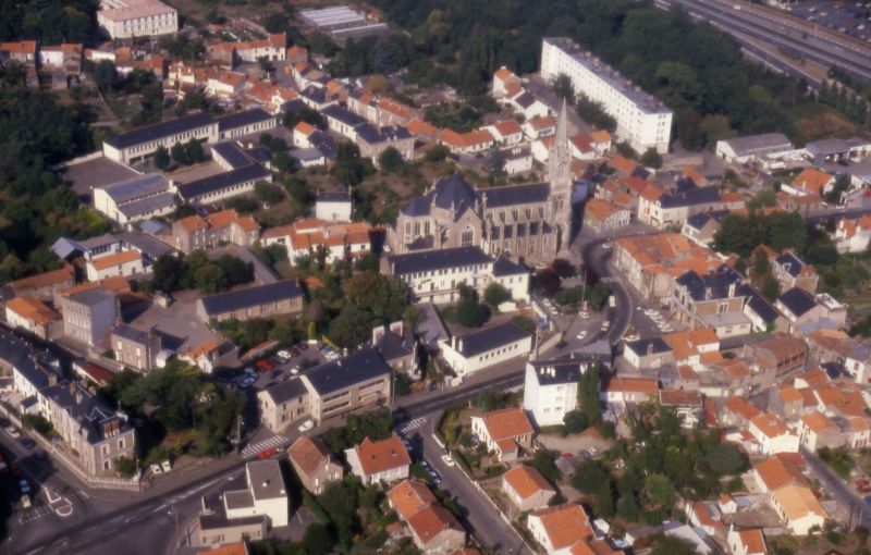 AMRezé_550W_351_6_3-1985-vue-est