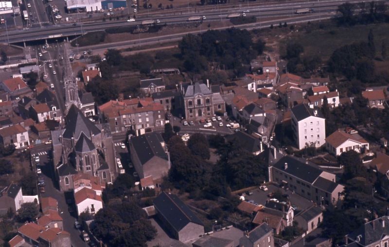 AMRezé_550W_351_6_4-1985-vue-sud-serree