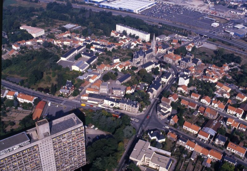 AMRezé_550W_351_9_14-1985-vue-sud-est