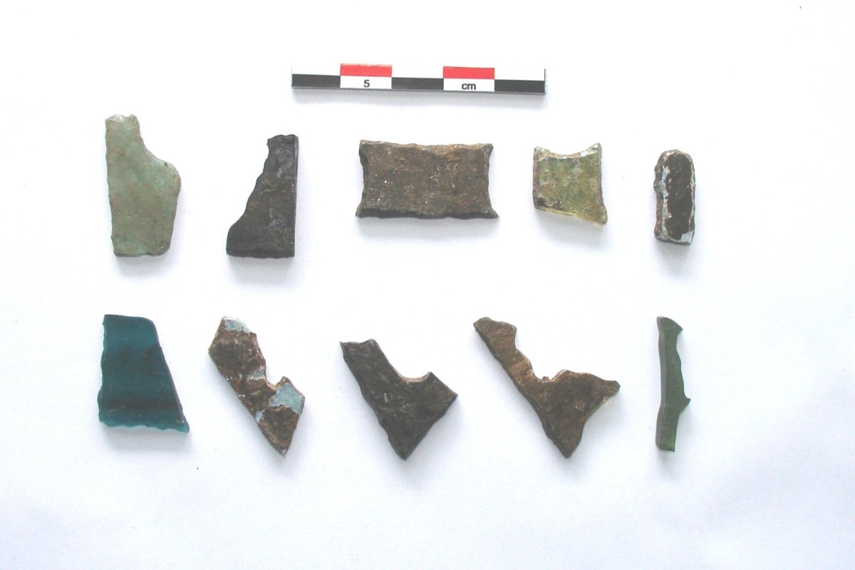 BASILIQUE-PHOTO-Vitraux-avec-lettrage-suppose-