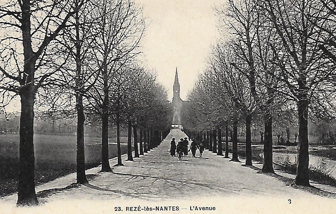 AMRezé_avenue-Loire-allant-a-leglise-St-Pierre