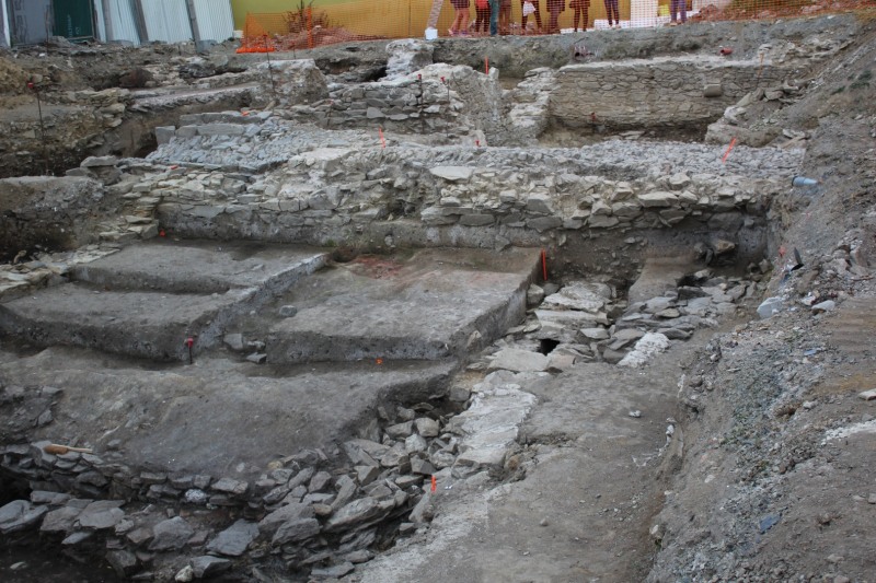 fouilles-2020-IMG_7133-caniveau-terrasses-allee