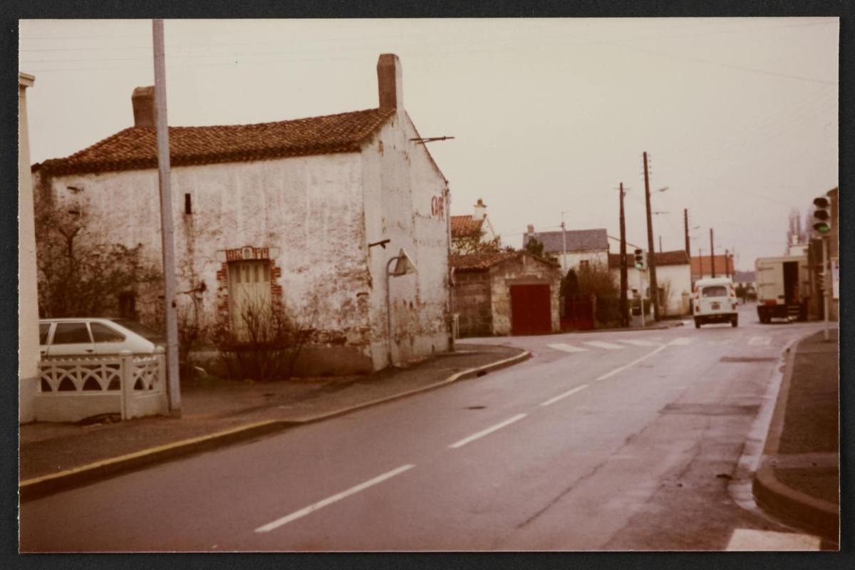 AMRezé_FRAC044143_505W607_01-Chene-Creux-cafe-Augereau-Flandrin