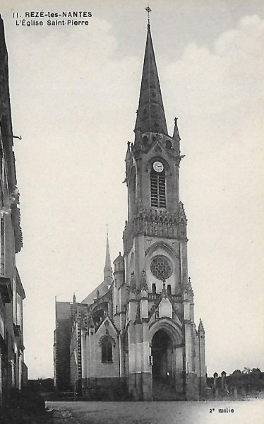 AMRezé_eglise-St-Pierre-vue-de-la-place