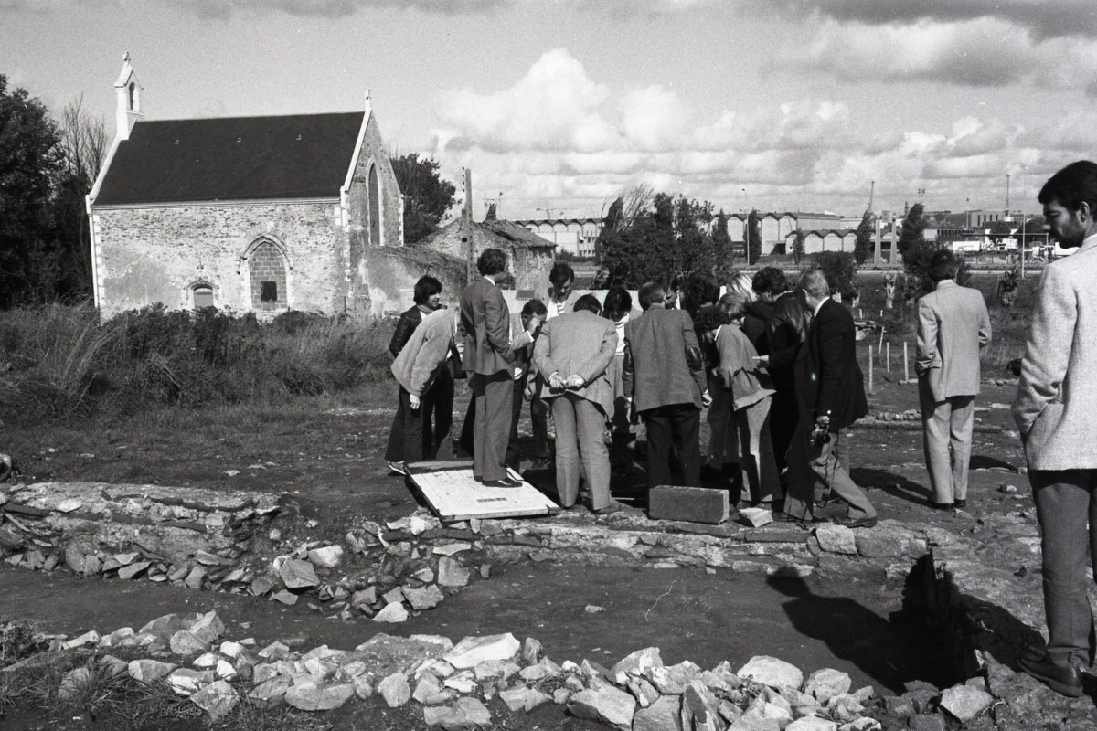 AMRezé_1984-10-conf-archeo-FRAC044143_505w1085_1