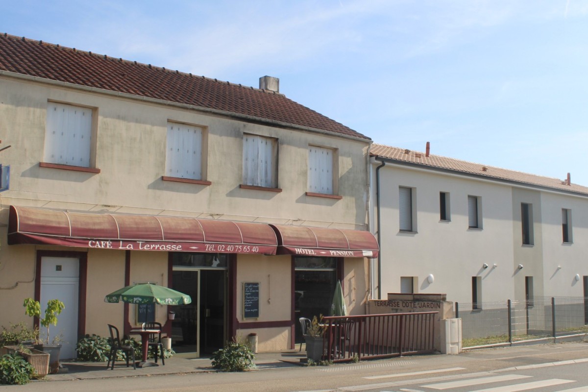 Aerodrome-hotel-cafe-La-terrasse-IMG_2306