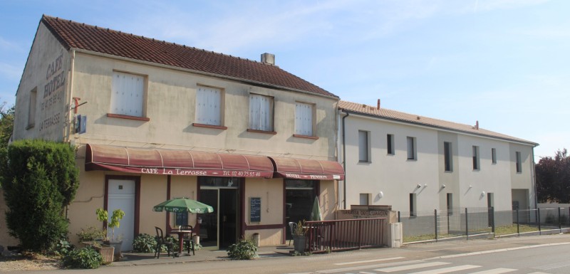 Aerodrome-hotel-cafe-La-terrasse-IMG_2306