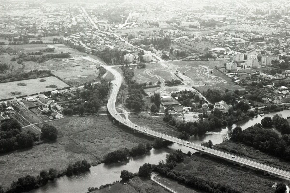 1986-Bourdonnieres-505W1158_2