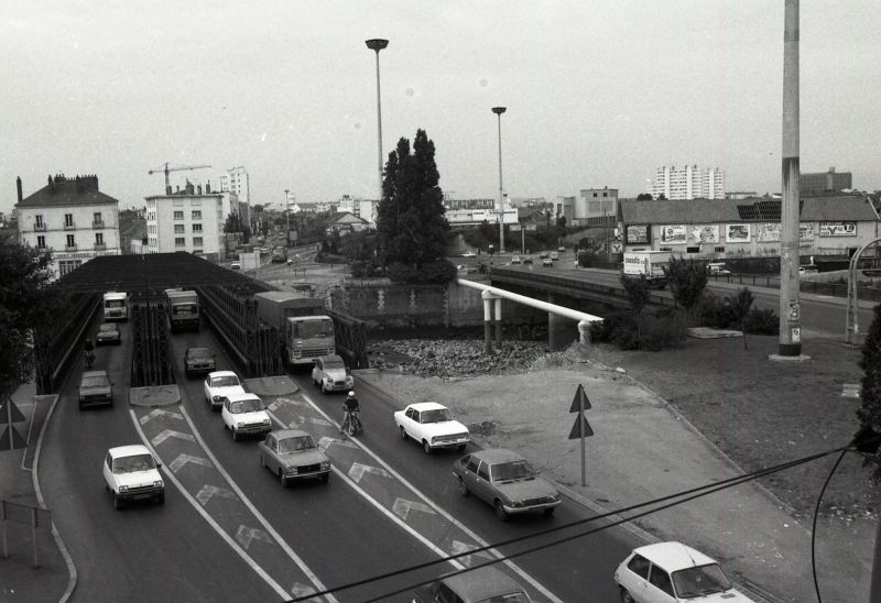 AMRezé_1980-Pont-Rousseau-circulation-505W1025_4