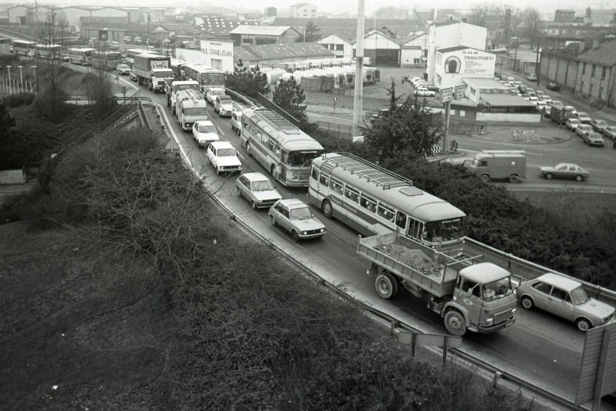 1980-pont-rousseau-circulation-505W1025_21