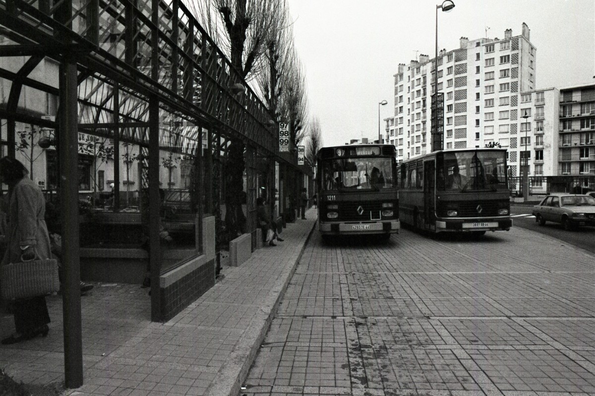 AMRezé_1985-04-bus-pl-Martyrs-505W1204_3