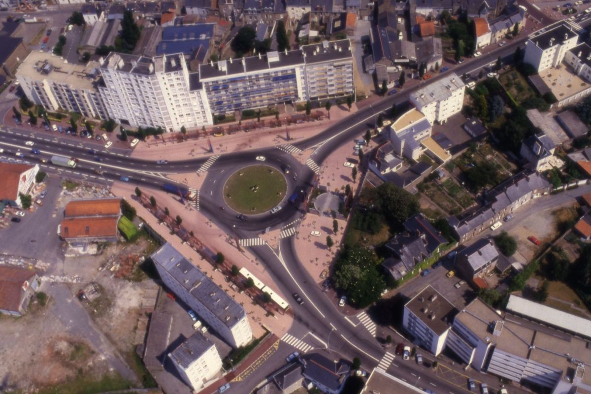 AMRezé_31-33-Liberation-1986-bus-550W_350_1_15
