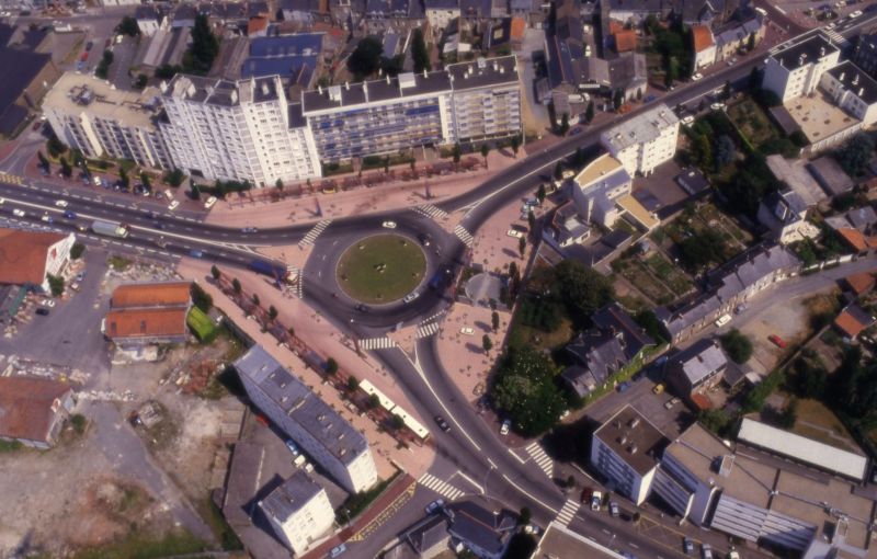AMRezé_31-33-Liberation-1986-bus-550W_350_1_15