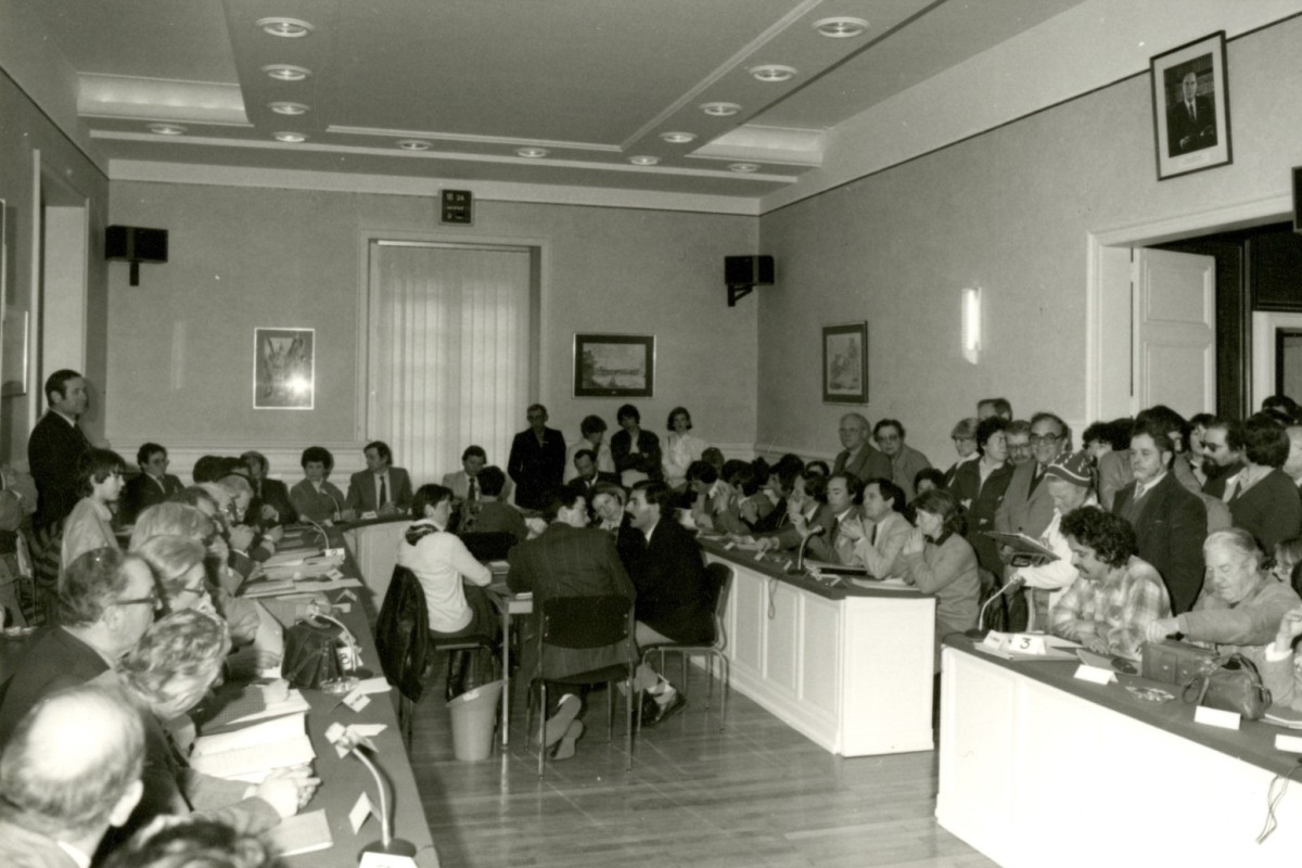 CM-1983-550W343_03_11