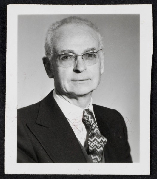 DGS-FRAC044143_8703_W23_03-Jean-Hal-secretaire-general-1970