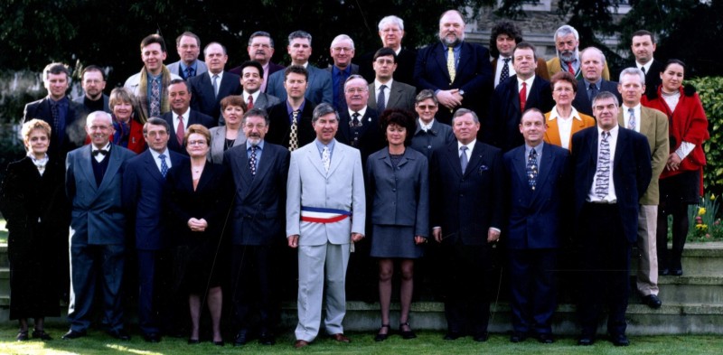 AMRezé_550W343_06_1_‚quipe-municipale_février-1999