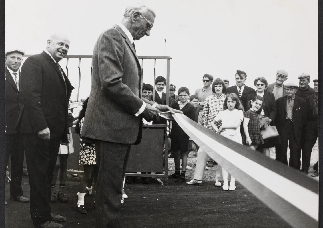AMRezé_FRAC044143_8703_W19_01-Plancher-inaugure-le-stade-1970