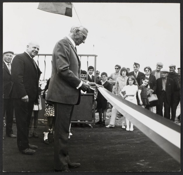 AMRezé_FRAC044143_8703_W19_01-Plancher-inaugure-le-stade-1970
