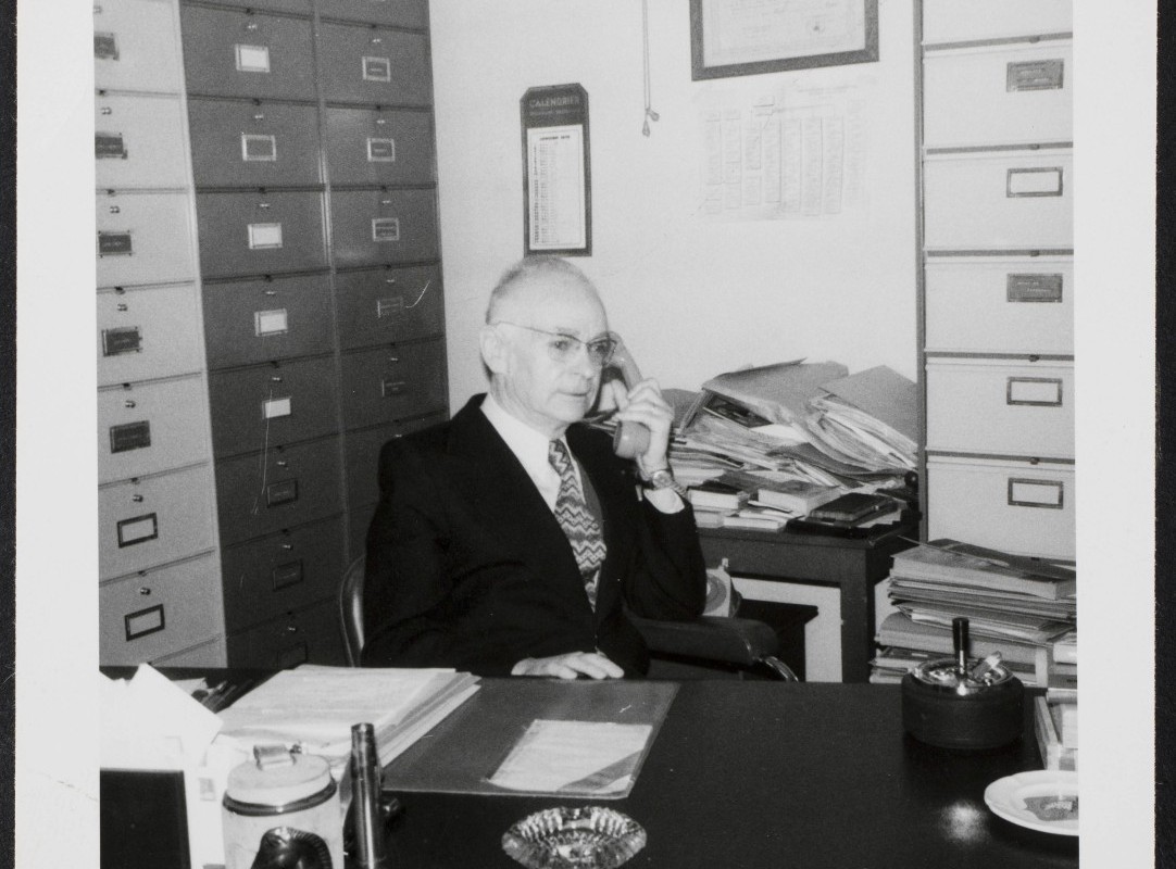 FRAC044143_8703_W23_02-Jean-Hal-secretaire-general-1970
