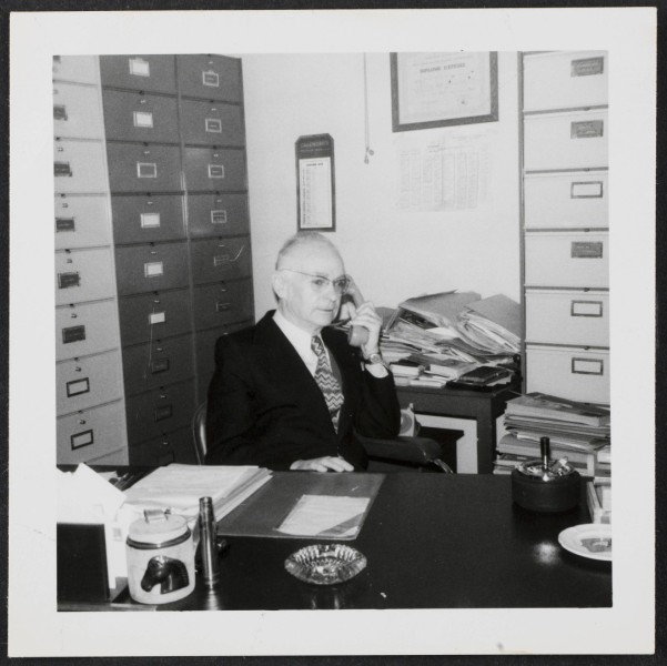 AMRezé_FRAC044143_8703_W23_02-Jean-Hal-secretaire-general-1970