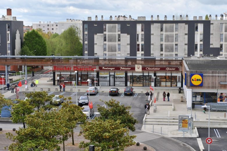 2010-8-Le-centre-commerciale-aujourdhui-Nantes-Metropole