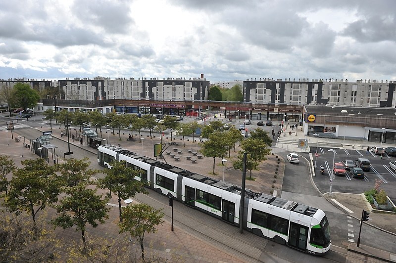 2010-9-Le-centre-commercial-du-Chateau-Nantes-Metropole-Amenagement