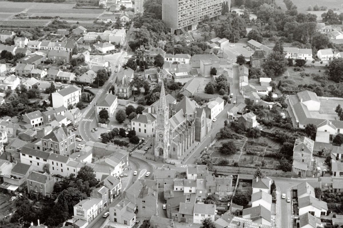 AMRezé_1985-bourg-ecole-garcons-550W_351_1_3