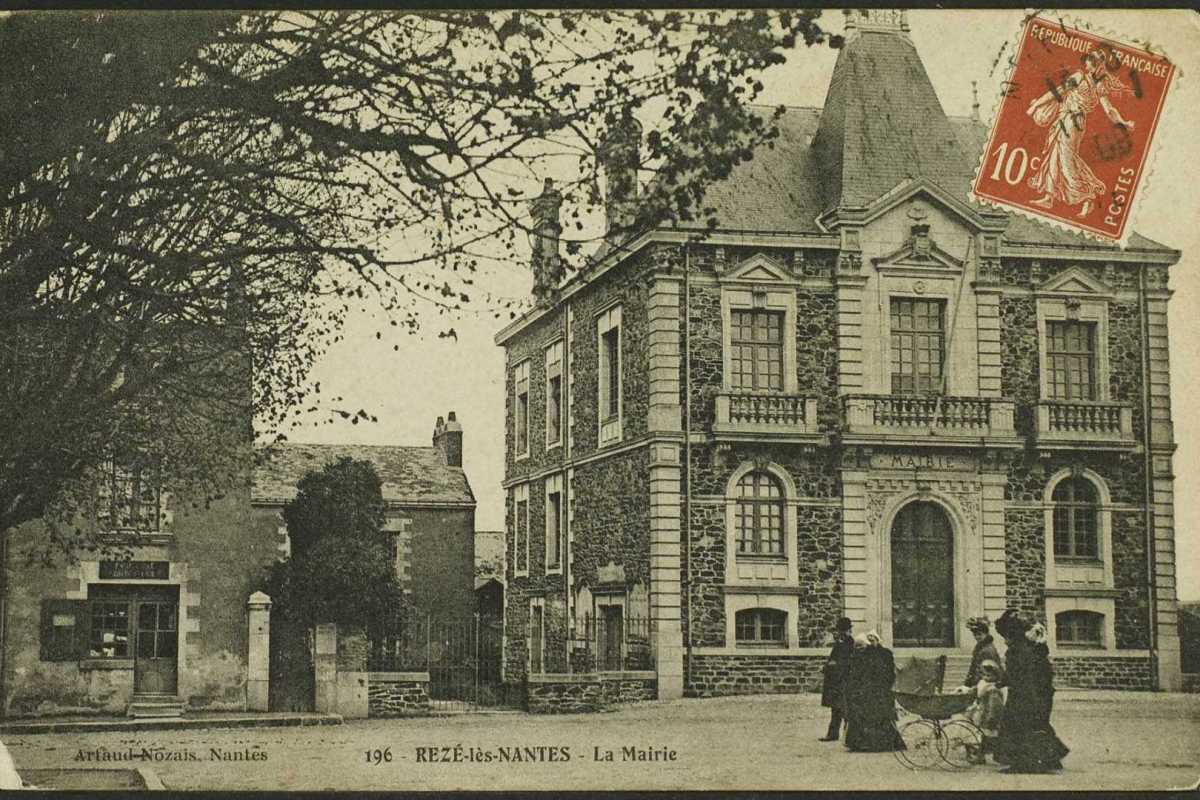 AMRezé_Place-mairie-1ca72225-0e4d-4f83-9b00-be98073bb41a