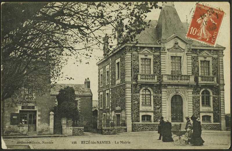 AMRezé_Place-mairie-1ca72225-0e4d-4f83-9b00-be98073bb41a