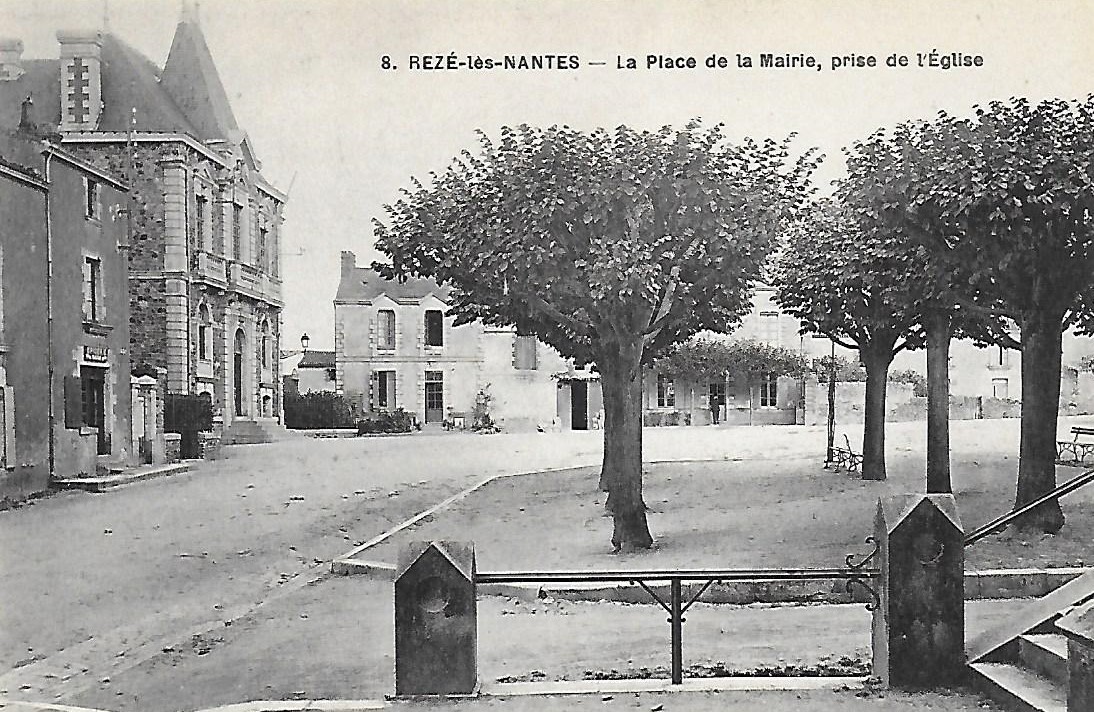 AMRezé_mairie-vue-de-leglise