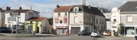 place-pharmacie-boulangerie-cave-rectifiee