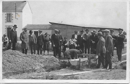 AMRezé_1931-premiere-pierre-ecole-Ragon-Riviere