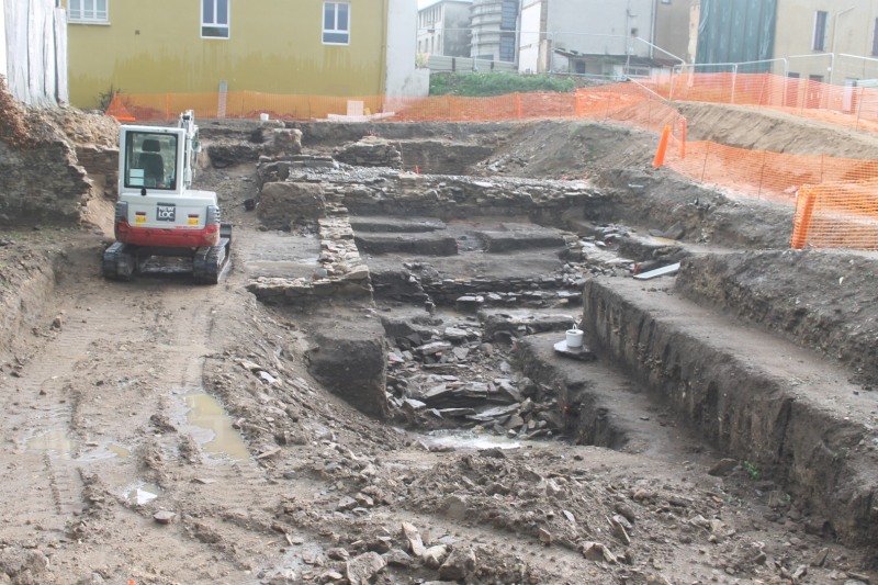 fouilles-2020-IMG_1308-port-allee-batiment