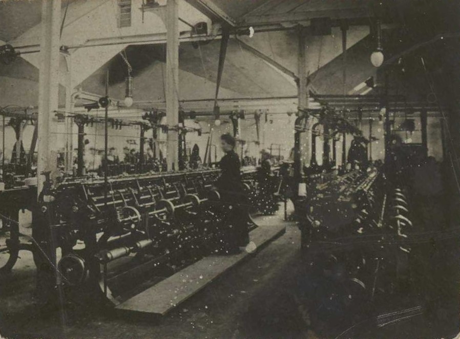 68 AMRezé 68 Jaures Coisy salle-de-machines-à-tricoter serrée FRAC044143_4_Fi_1
