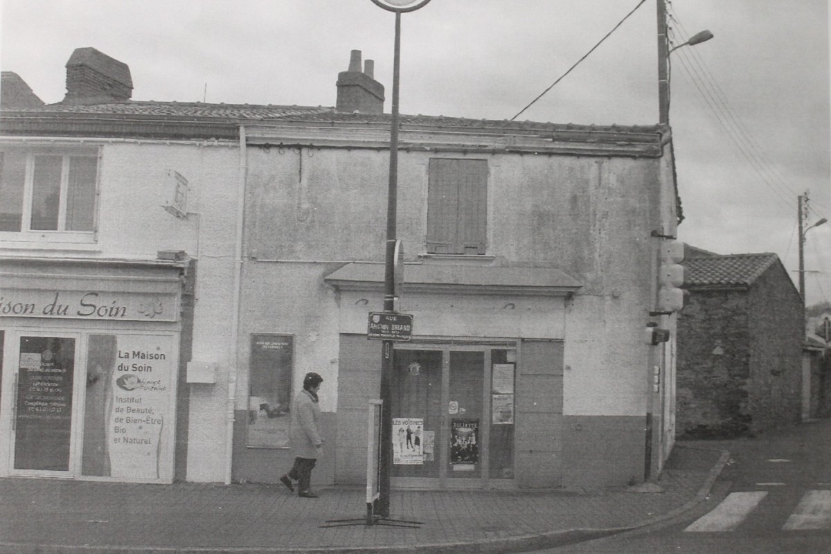 AMRezé_41-ABriand-demolition-cafe-facade