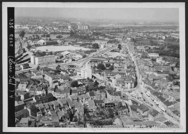 AD44_1950_plaques_verre_13fi_1598_1475_1055_0_0_1475_1055_0_0_0_0.jpg_mark