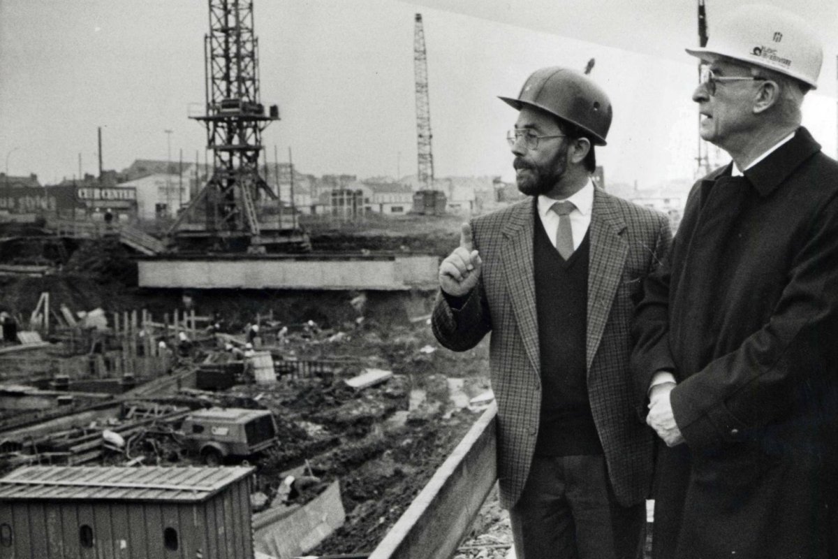 1989-ouest_france_-_michel_chauty_devant_le_chantier
