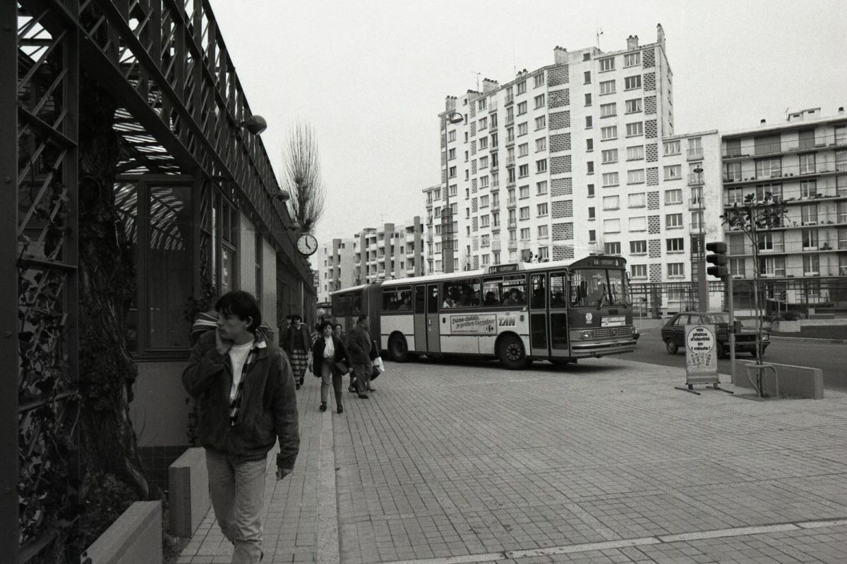AMRezé_505W1204_7-1985-04-bus-place-des-Martyrs