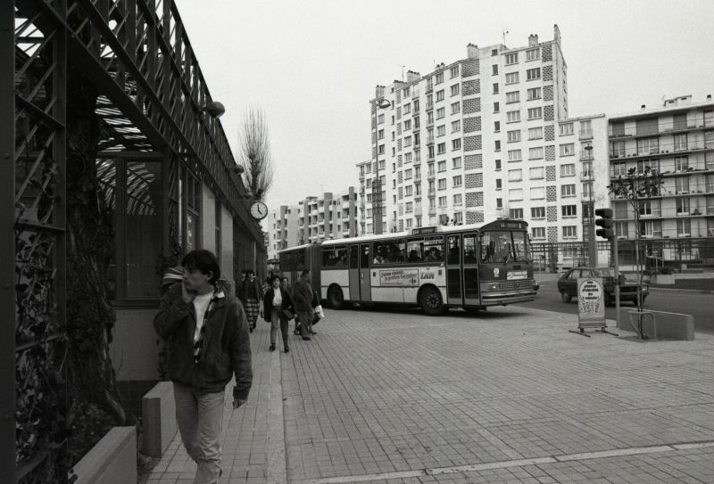 AMRezé_505W1204_7-1985-04-bus-place-des-Martyrs