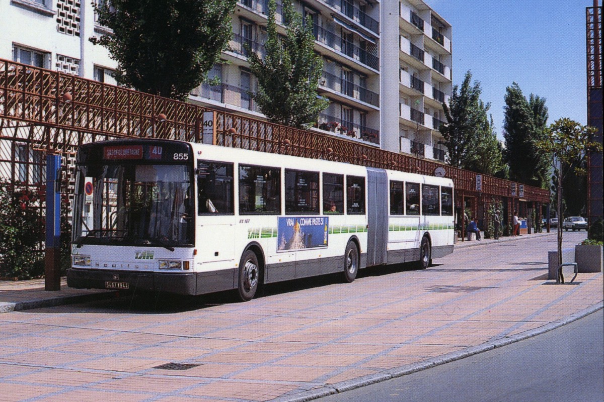 FRAC044143_5FI3_264-bus-de-Commerce-a-Martyrs-1985-04