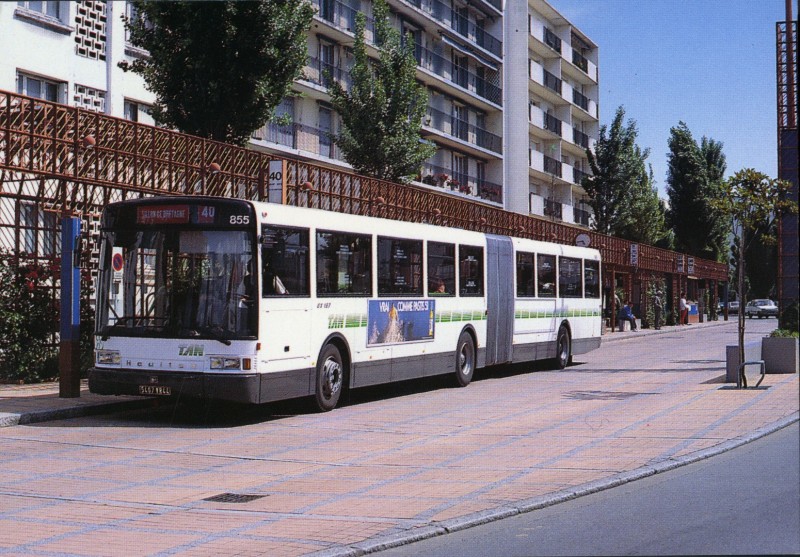 FRAC044143_5FI3_264-bus-de-Commerce-a-Martyrs-1985-04