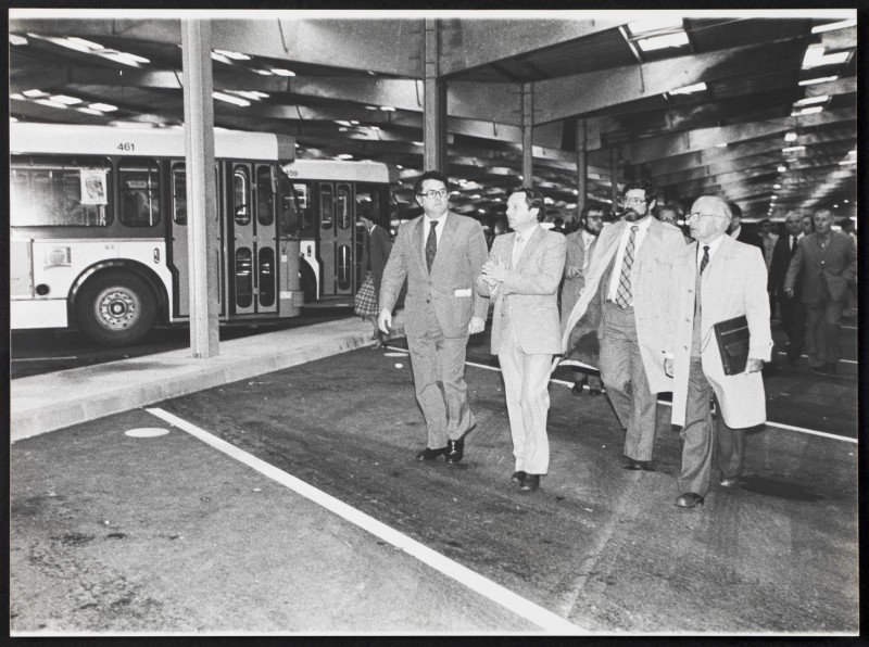 AMRezé_FRAC044143_8703_W16_39-garage-bus-rue-Ordronneau-1980