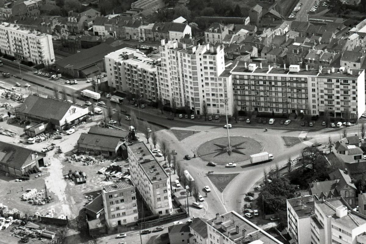 AMRezé_1983-04-Pont-Rousseau-pl-Martyrs-Reffe-505W1207_5