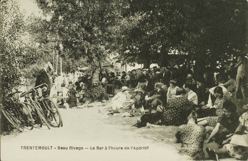 Trentemoult-Beau-Rivage-Le_bar_a_lheure_de_laperitif-2