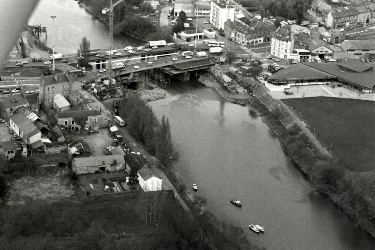 AMRezé_1983-04-pont-Rousseau-debut-pont-Bailey-505W1207_2